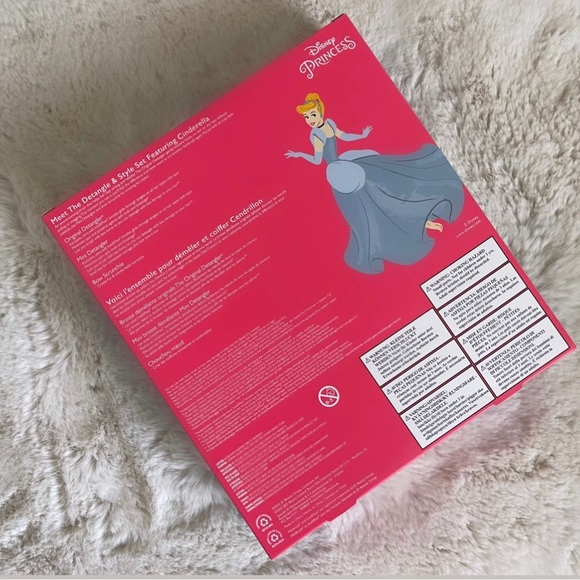 NEW Disneys Cinderella Wet Brush Set - Picture 2 of 3